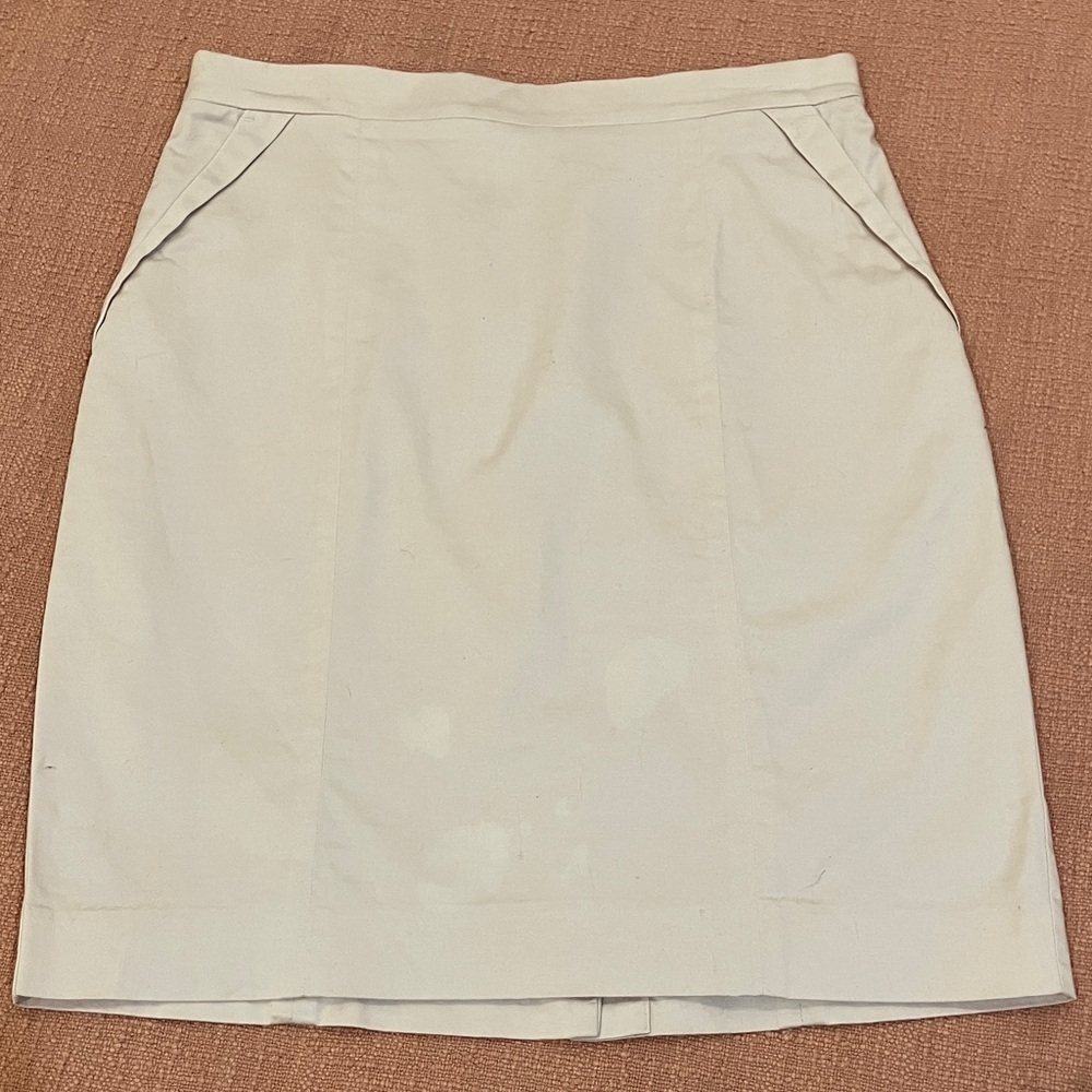 Cream Pencil Skirt with angled front pockets - fully lined size 8 wm’s H & M